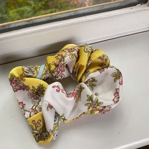 🌼Anthropologie Satin Floral Hair Scrunchie